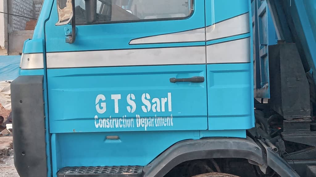 Camion du département construction de G.T.S Sarl